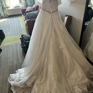 Elegant White Strapless Gown